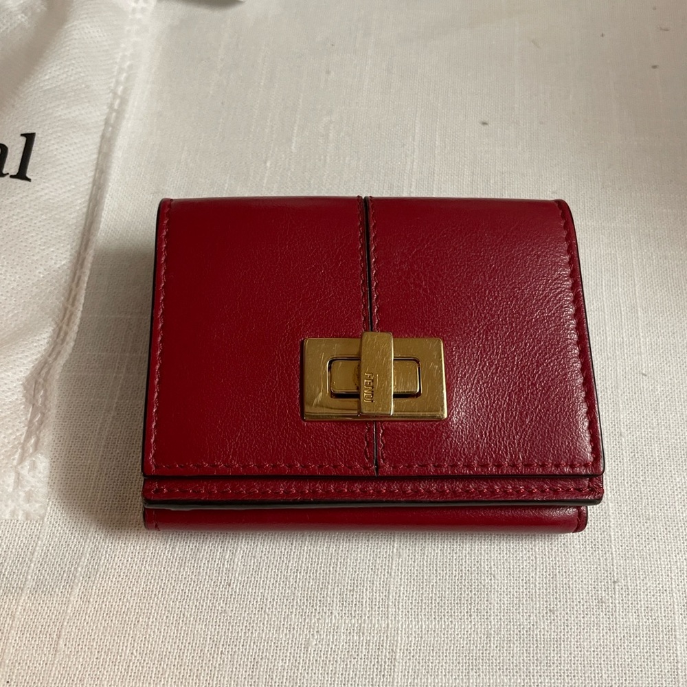 Fendi peekaboo trifold with turnlock Red leather W 3.7 x H 2.8 xDO
